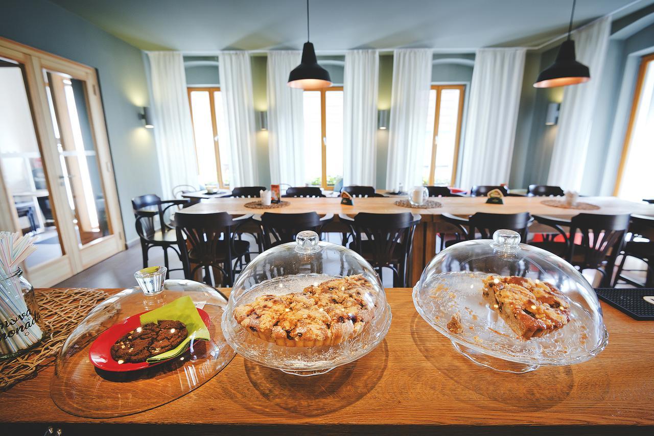 Restaurace A Pension Hrebikarna โคมูตอฟ ภายนอก รูปภาพ